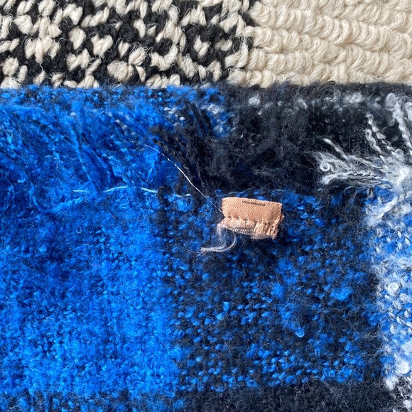 Plaid Blanket Scarf - Picture 5 of 5